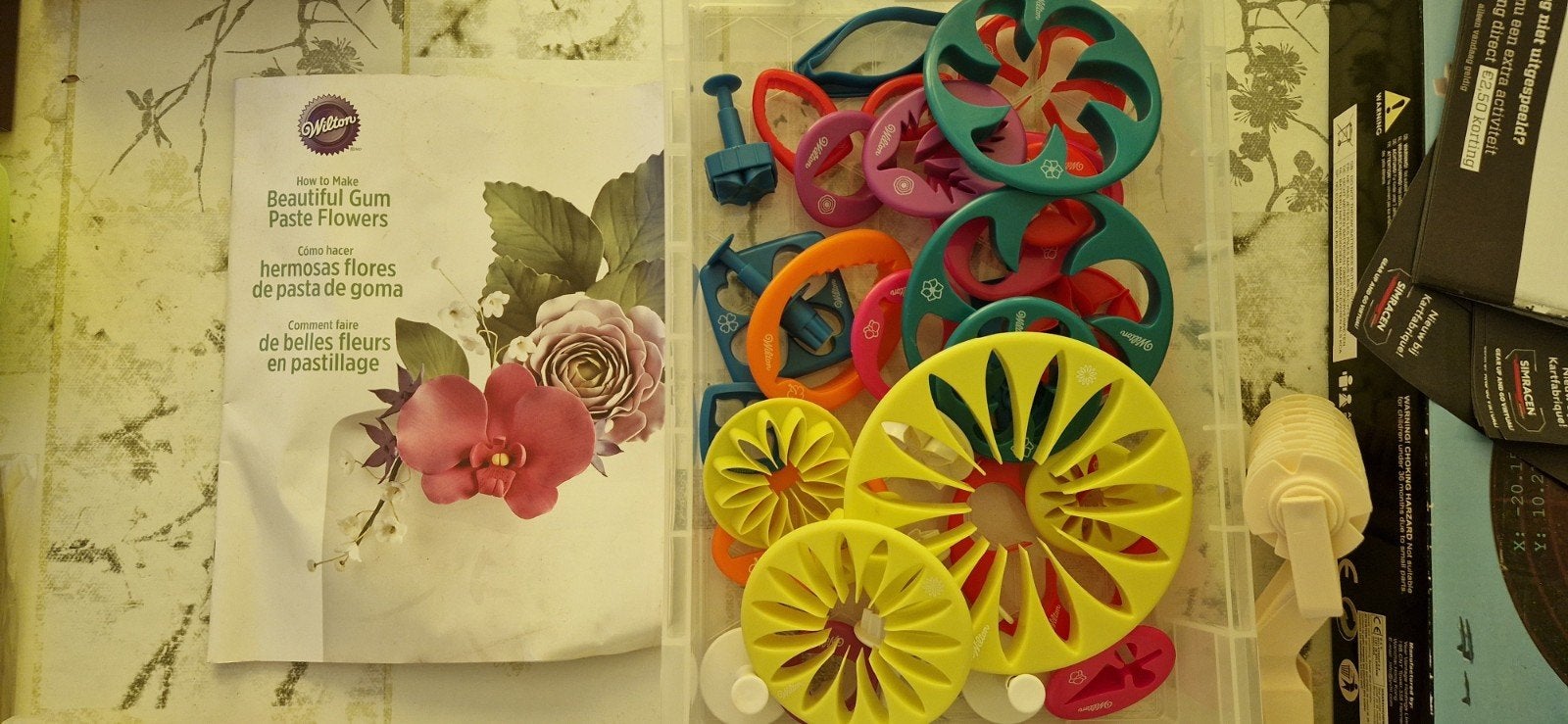 Wilton fondant vormen bloemen, complete set, Hobby en Vrije tijd, Ophalen of Verzenden, Zo goed als nieuw, Taarten of Cupcakes