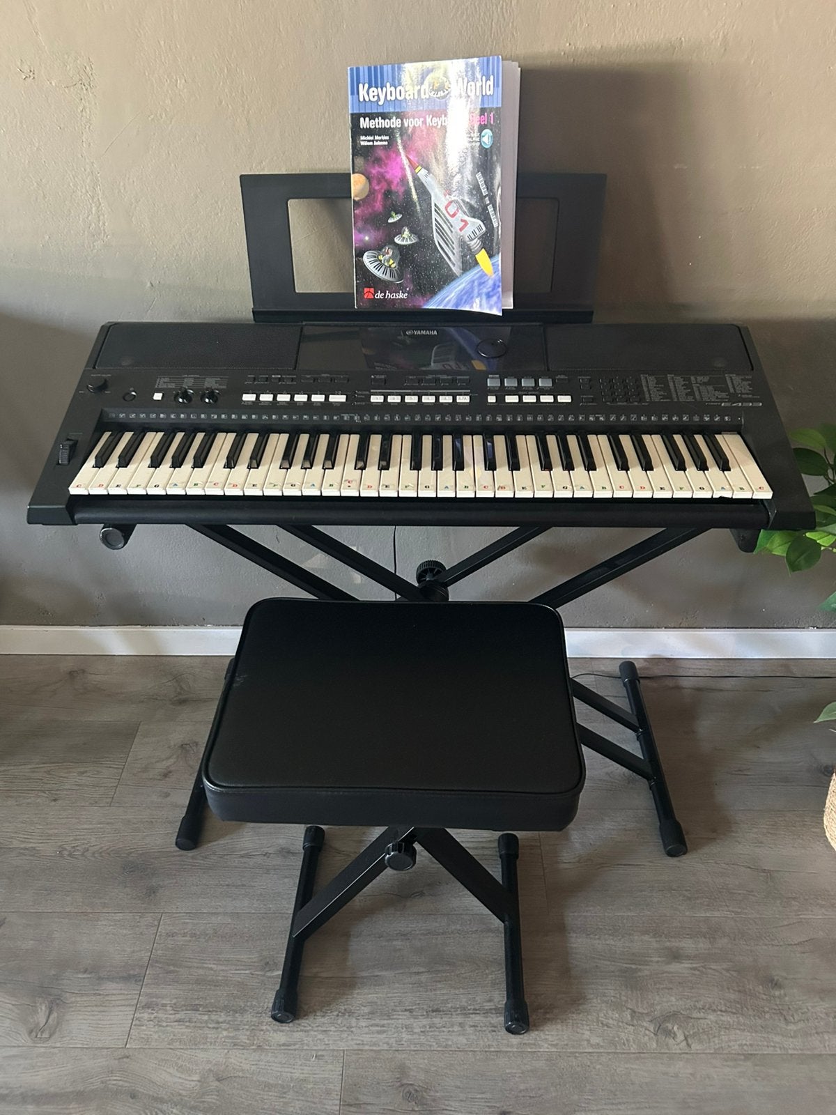 Yamaha E499 keyboard met standaard en kruk, Muziek en Instrumenten, Keyboards, Ophalen, 61 toetsen, Yamaha, Zo goed als nieuw