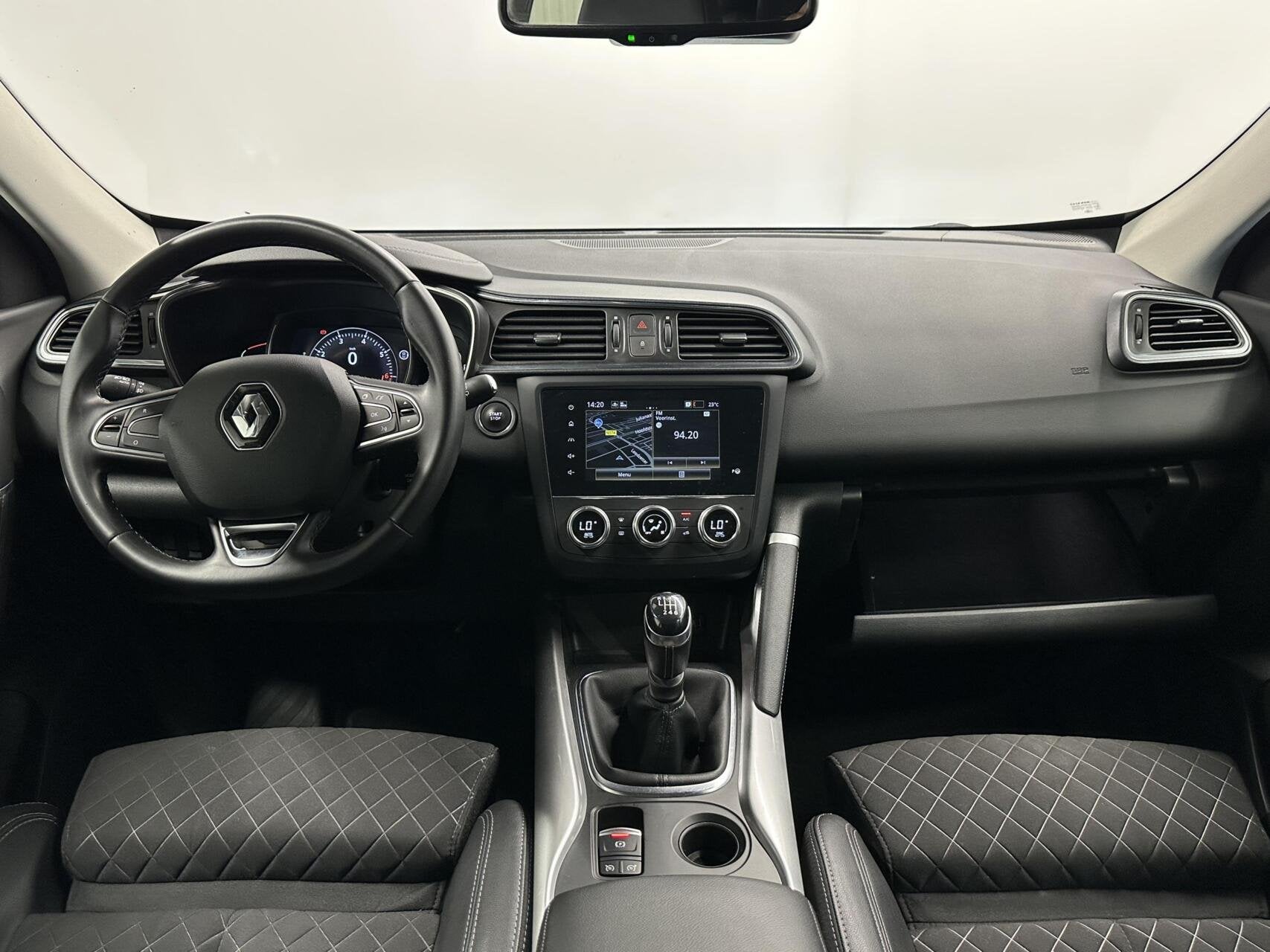Renault Kadjar 1.3 TCe Intens CARPLAY NAVI ECC CRUISE DAB., Kadjar, Gebruikt, 4 cilinders, Leder en Stof