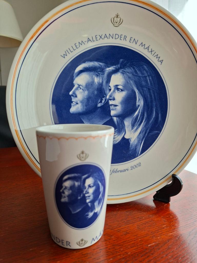 Huwelijksbord-en beker Willem Alexander en Maxima., Verzamelen, Koninklijk Huis en Royalty, Ophalen of Verzenden, Servies