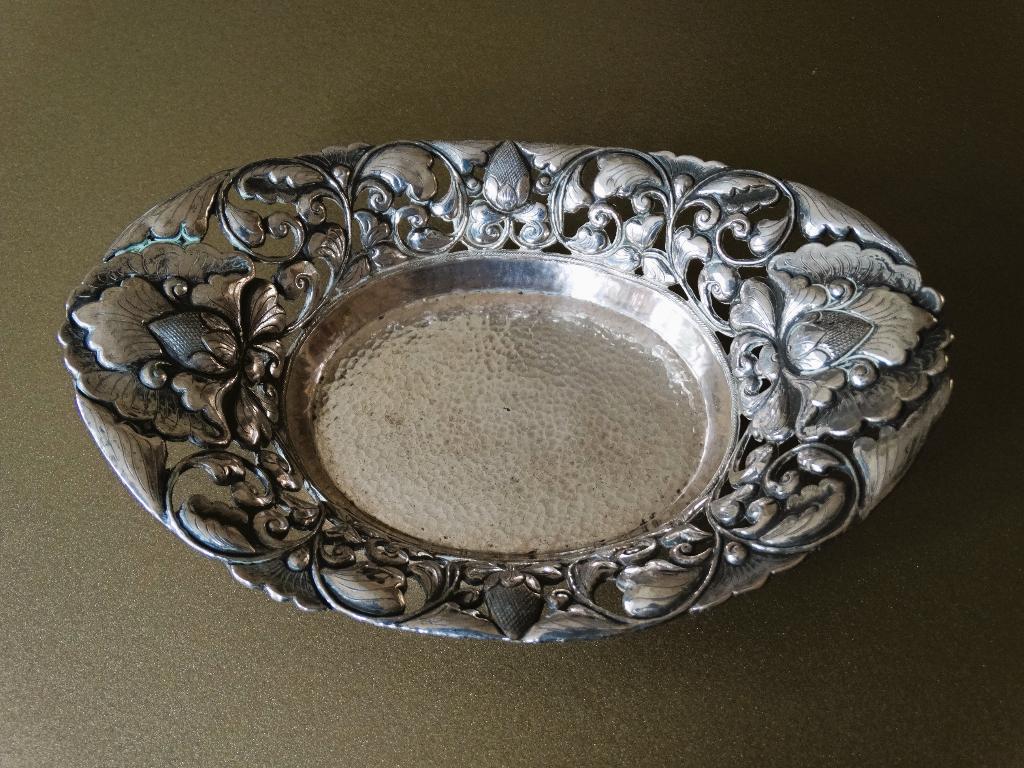 Djokja zilveren schaal, ovale bonbonschaal, Yogja zilver, Antiek en Kunst, Ophalen, Zilver
