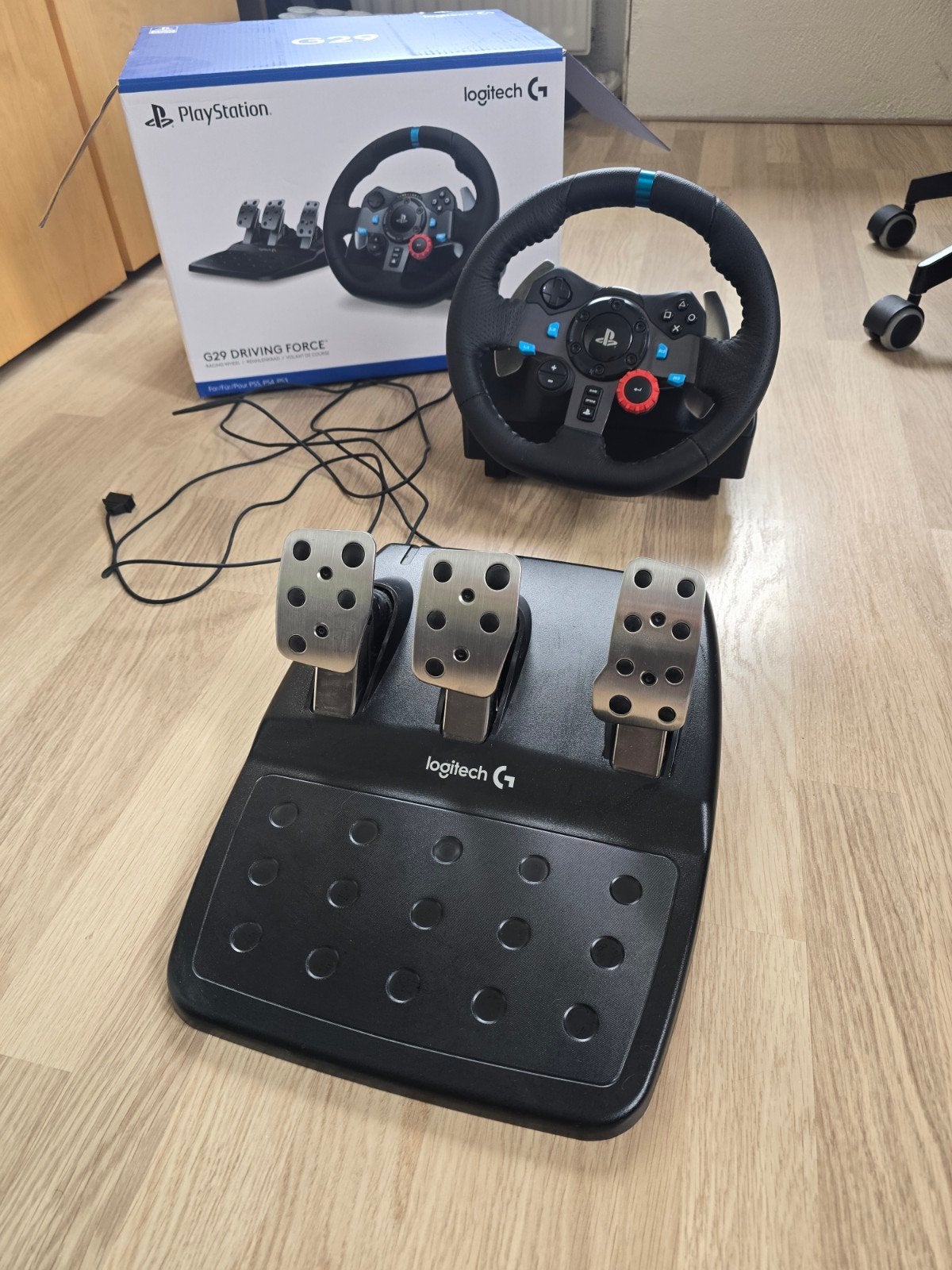 Logitech G29 Driving Force racestuur met pedalen, Ophalen, Racestuur, PlayStation, Zo goed als nieuw