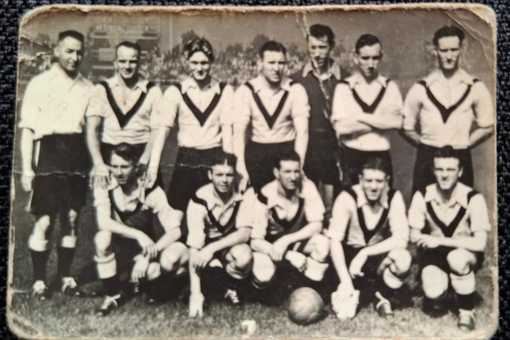 Voetbalplaatje D.O.S. Utrecht 1951-1952 nr 11Maple Leaf, Ophalen of Verzenden, Gebruikt, Overige binnenlandse clubs, Poster, Plaatje of Sticker
