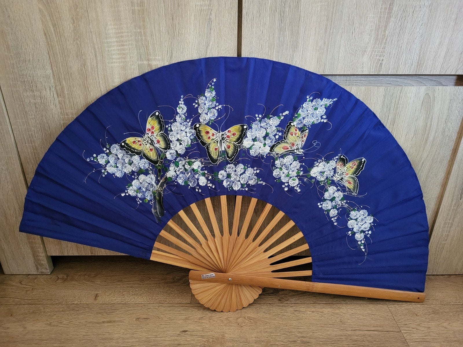 Handgemaakte Thaise waaier met vlinders en bloemen, Ophalen of Verzenden, Zo goed als nieuw