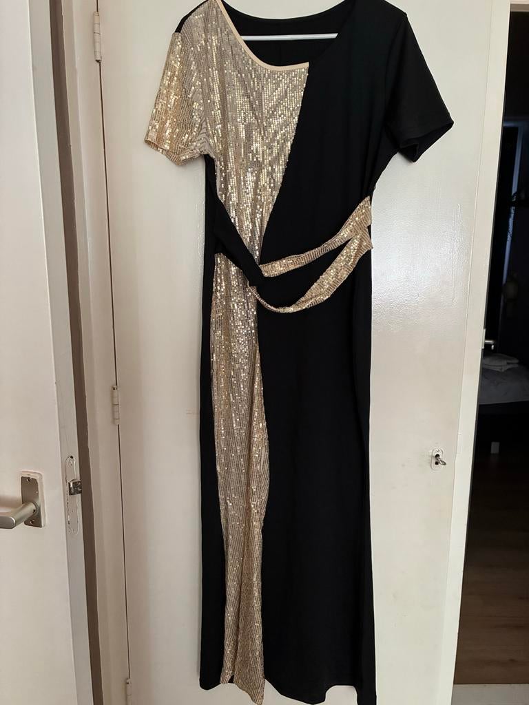 Gala jurk lang zwart met gouden pailletten maat XL, Galajurk, Zwart, Maat 46/48 (XL) of groter, Ophalen of Verzenden