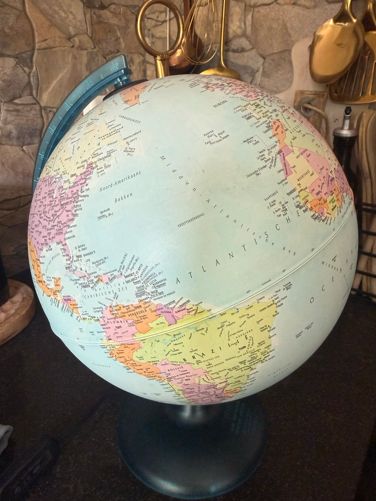 Grote wereldbol met lamp, Kunststof, Draaibaar, Ophalen of Verzenden, Zo goed als nieuw