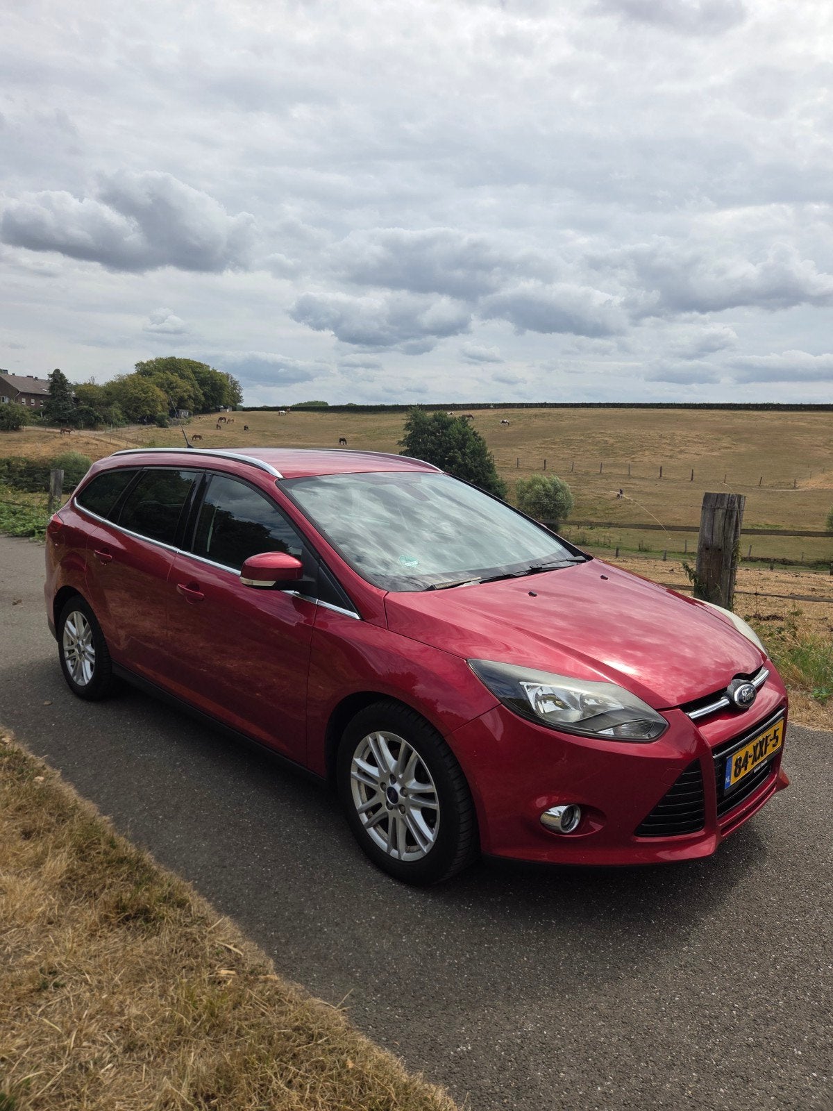 Ford Focus 1.0 Ecoboost 92KW Wagon 2012 Rood, Navigatiesysteem, Zwart, Origineel Nederlands, Handgeschakeld