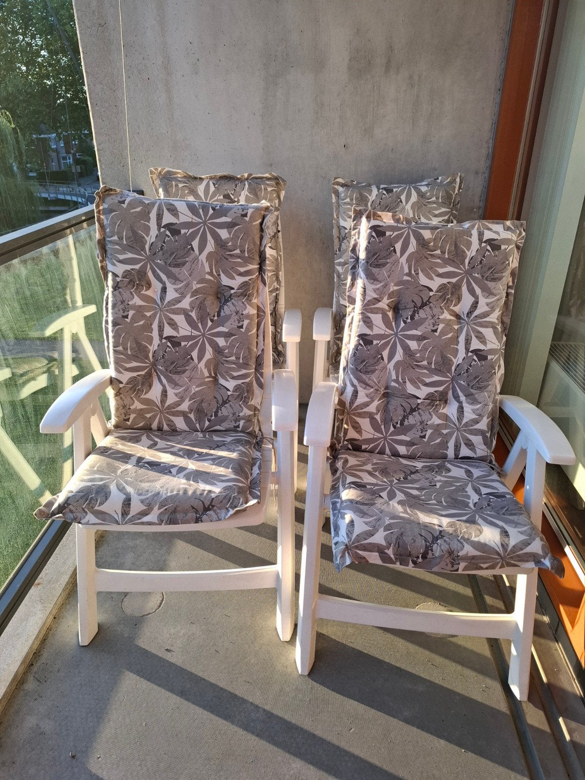 4 Witte kunststof tuinstoelen met kussens, Ophalen, Gebruikt, Kunststof, Verstelbaar