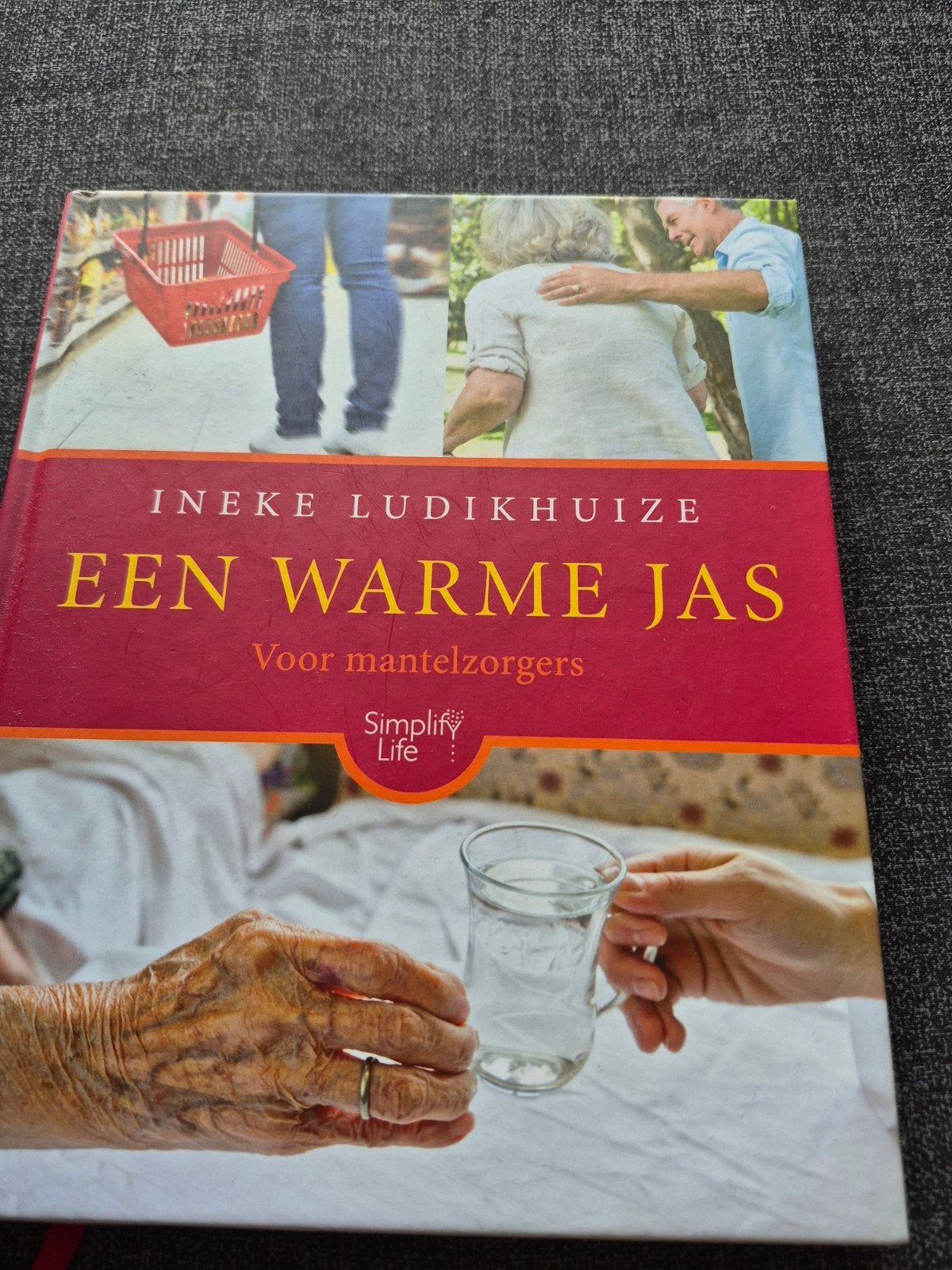 Een Warme Jas - Ineke Ludikhuize (Boek voor mantelzorgers), Verzenden, Zo goed als nieuw, Ineke Ludikhuize