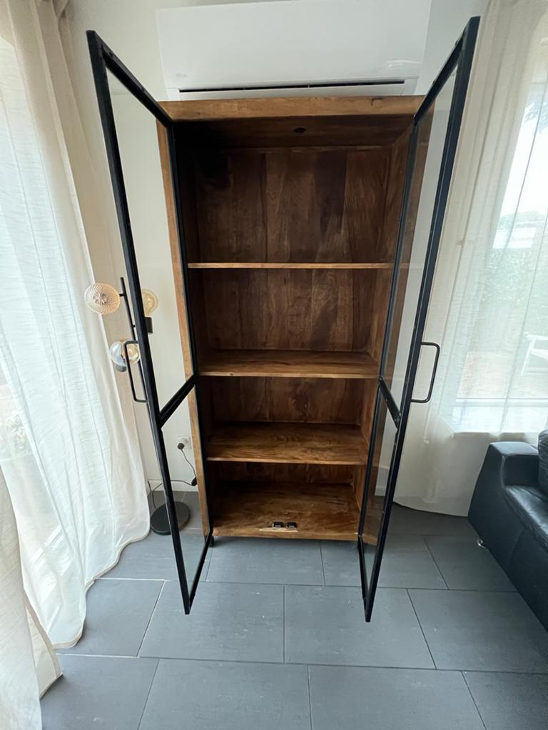 Vitrinekast/boekenkast mangohout met stalen deuren, Ophalen, 200 cm of meer, 50 tot 100 cm, Zo goed als nieuw