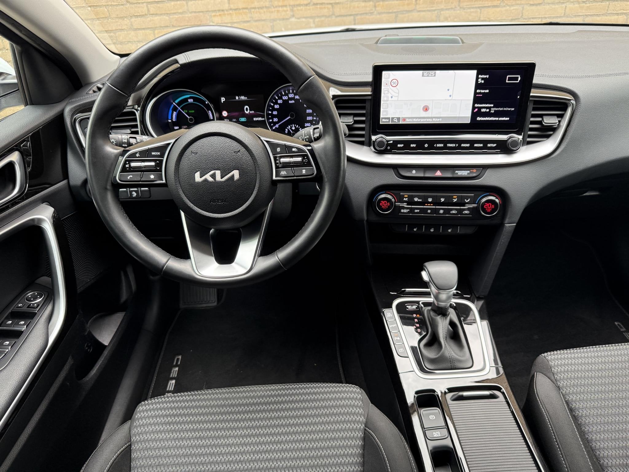 Kia Ceed Sportswagon 1.6 GDI PHEV DynamicLine | Facelift | C, Auto's, Dealer onderhouden, Stof, Gebruikt, Wit