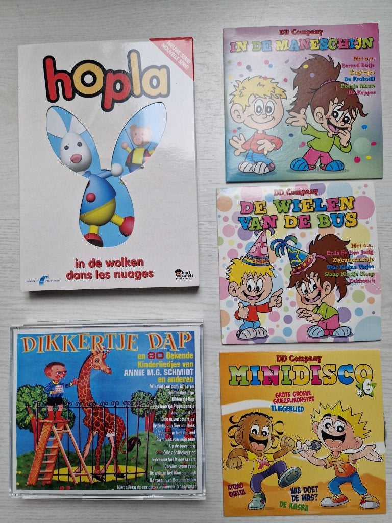 Diverse kinderliedjes cd's en DVD Hopla te koop, Ophalen of Verzenden, Zo goed als nieuw, Muziek, 6 tot 9 jaar