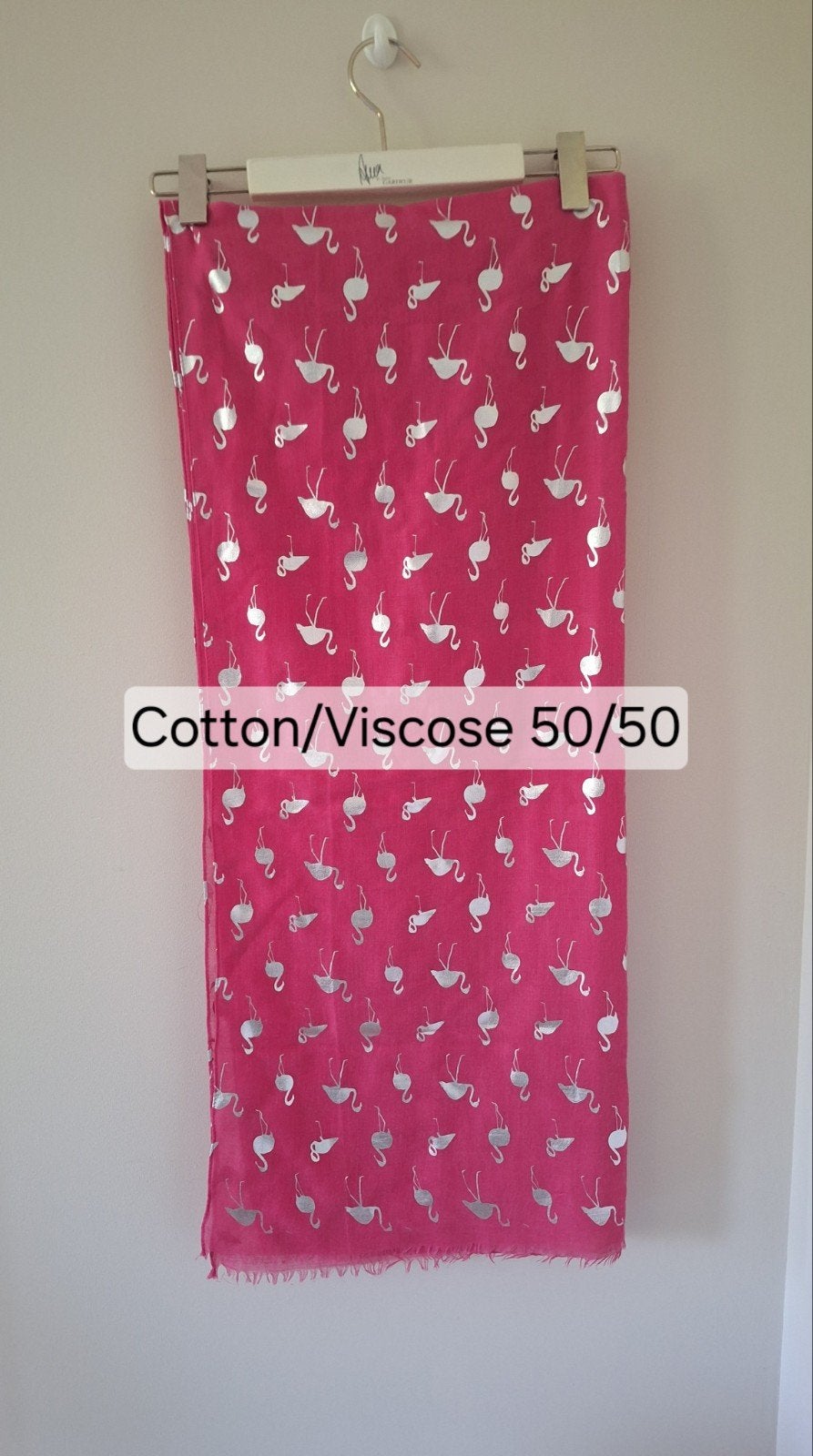 Roze sjaal met zilveren flamingo print katoen/viscose, Kleding | Dames, Mutsen, Sjaals en Handschoenen, Ophalen of Verzenden, Zo goed als nieuw
