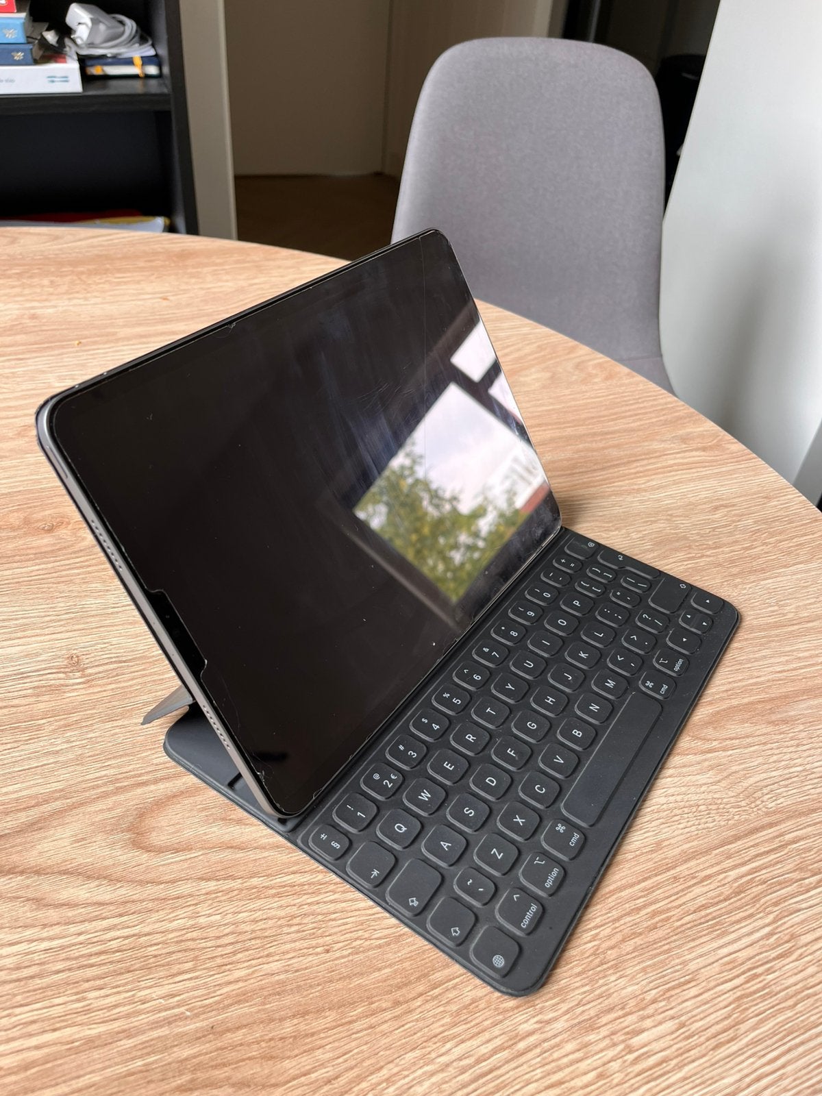 Apple Smart Keyboard Folio, Computers en Software, Tablet-hoezen, Ophalen of Verzenden, Zo goed als nieuw, 11 inch, Bescherming voor- en achterkant