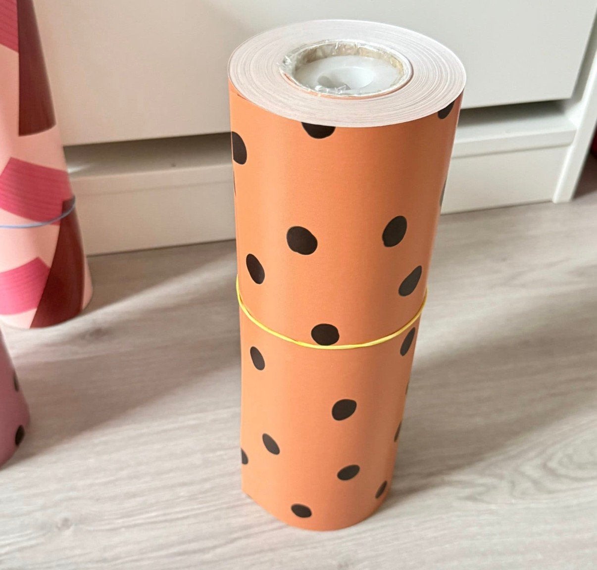 Cadeau papier dots, Ophalen of Verzenden, Zo goed als nieuw