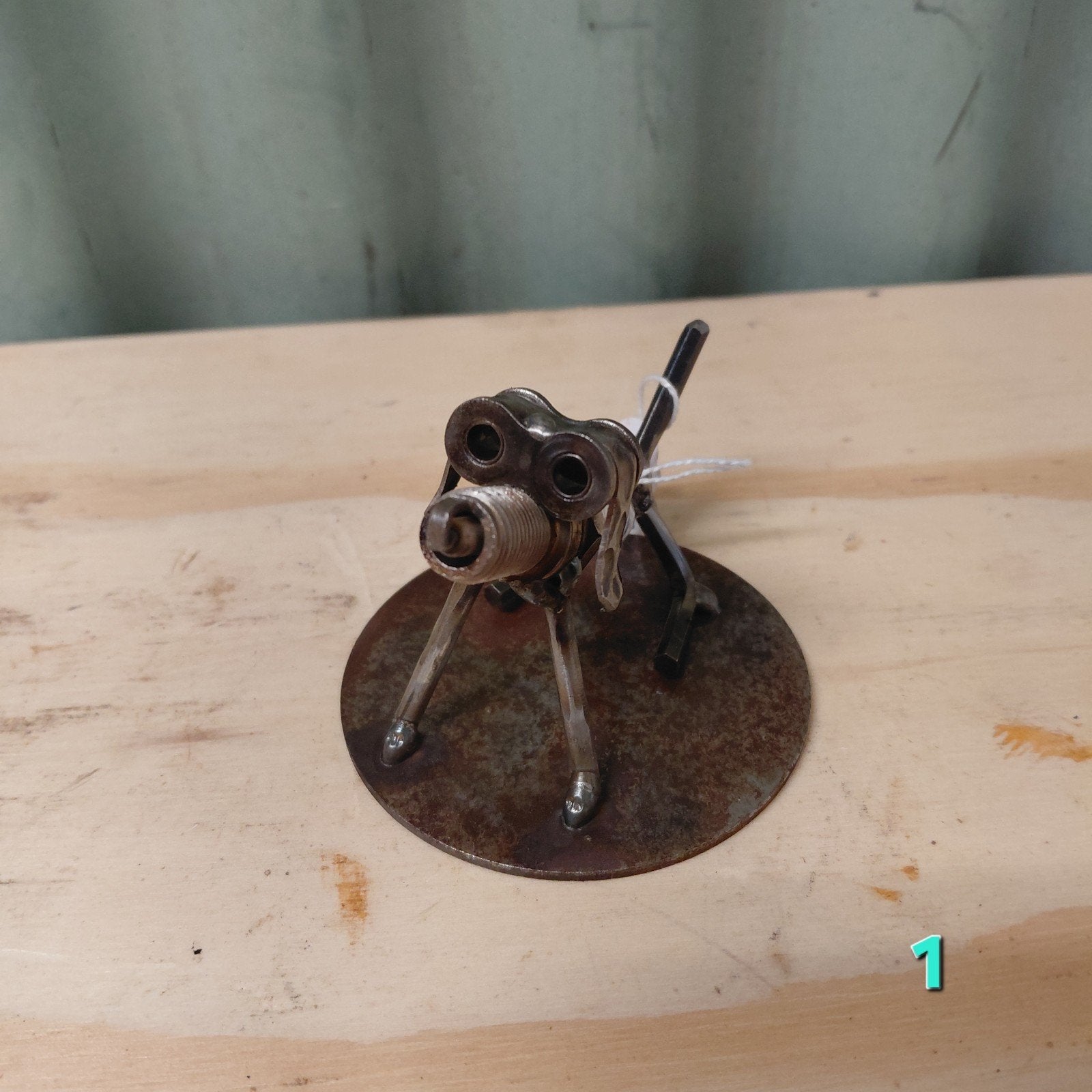 Hondje gemaakt van oude bougie - upcycling - mancave, Gebruikt, Metaal, Ophalen of Verzenden