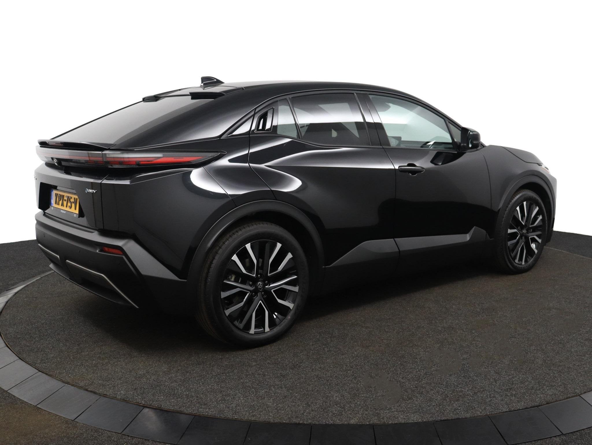 Toyota C-HR+ First Edition 77 kWh | 20" Lichtmetalen velgen, Gebruikt, Leder en Stof, Zwart, Origineel Nederlands
