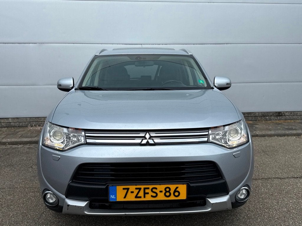Mitsubishi Outlander 2.0 PHEV Instyle X-Line (bj 2015) LEER|, Auto's, Mitsubishi, Zwart, 4 cilinders, Bedrijf, Vierwielaandrijving