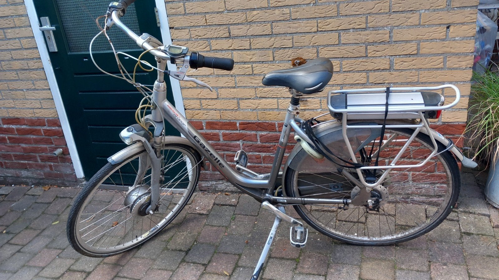 Gazelle E-bike met defecte versnellingskabel en 3 accu's, Ophalen, Minder dan 30 km per accu, Gebruikt, 47 tot 51 cm