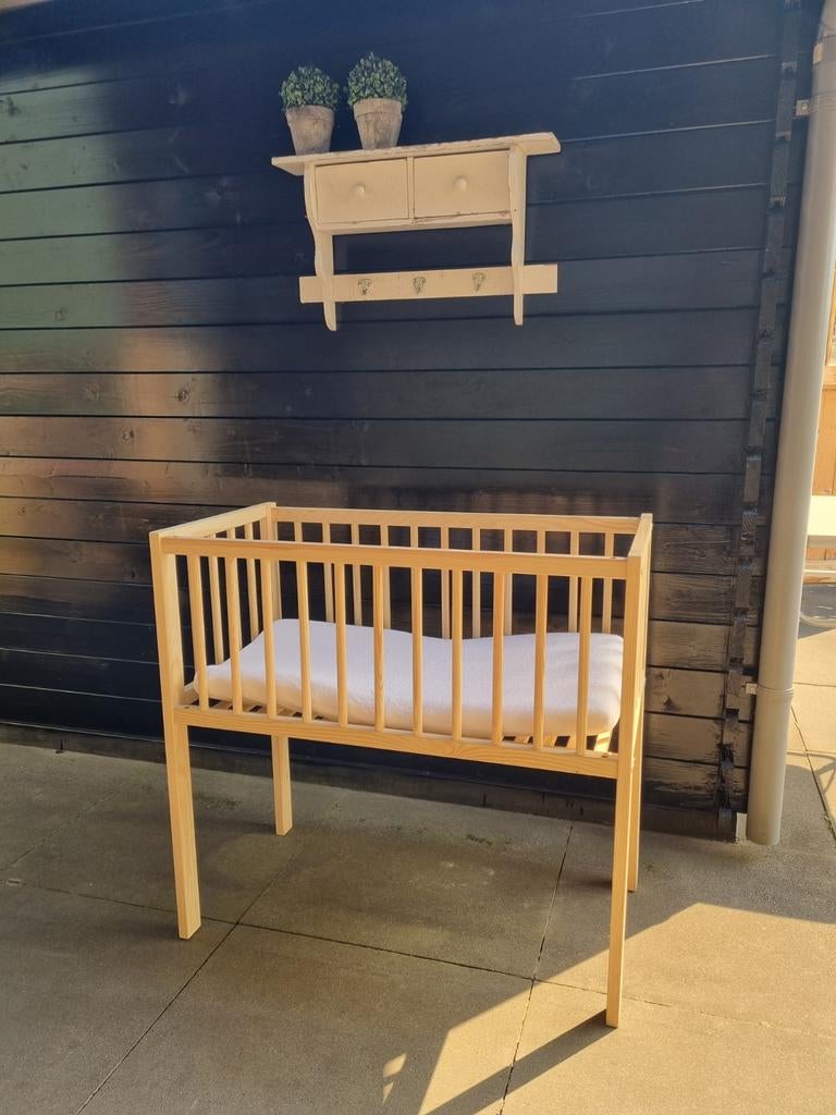 Houten Wiegje Co sleeper met Matrasje - Zo goed als nieuw, Kinderen en Baby's, Babywiegjes en Ledikanten, Ophalen of Verzenden
