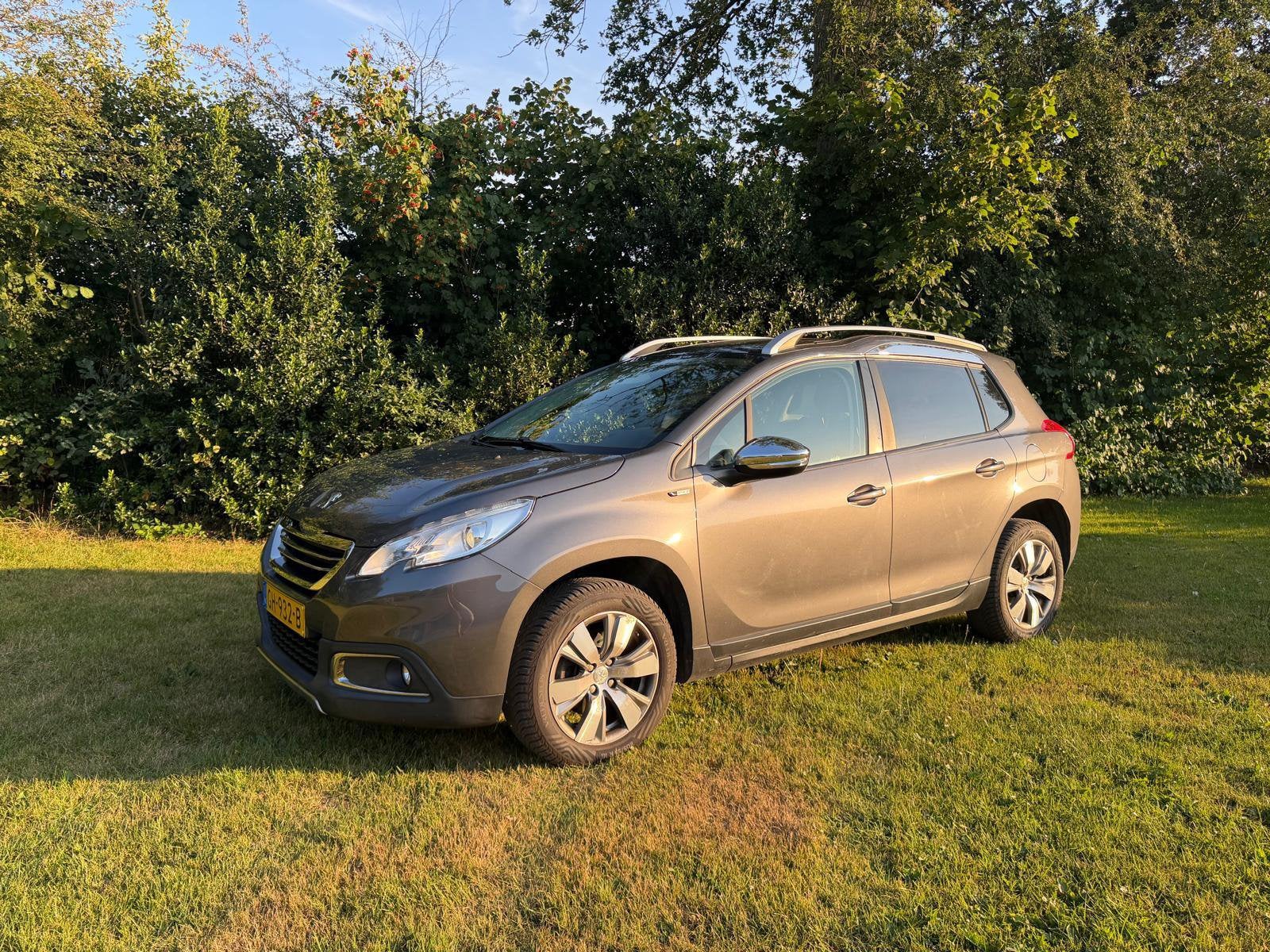 Peugeot 2008 1.2 VTI 81KW 2015 Grijs met schade rijdbaar, Auto's, Stof, Zwart, 1270 kg, 49 €/maand