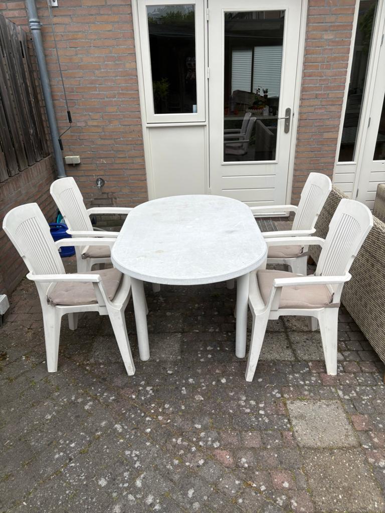 Gratis tuinset. Tuintafel met 4 tuinstoelen Wit., Ophalen, Gebruikt, Ovaal, Kunststof