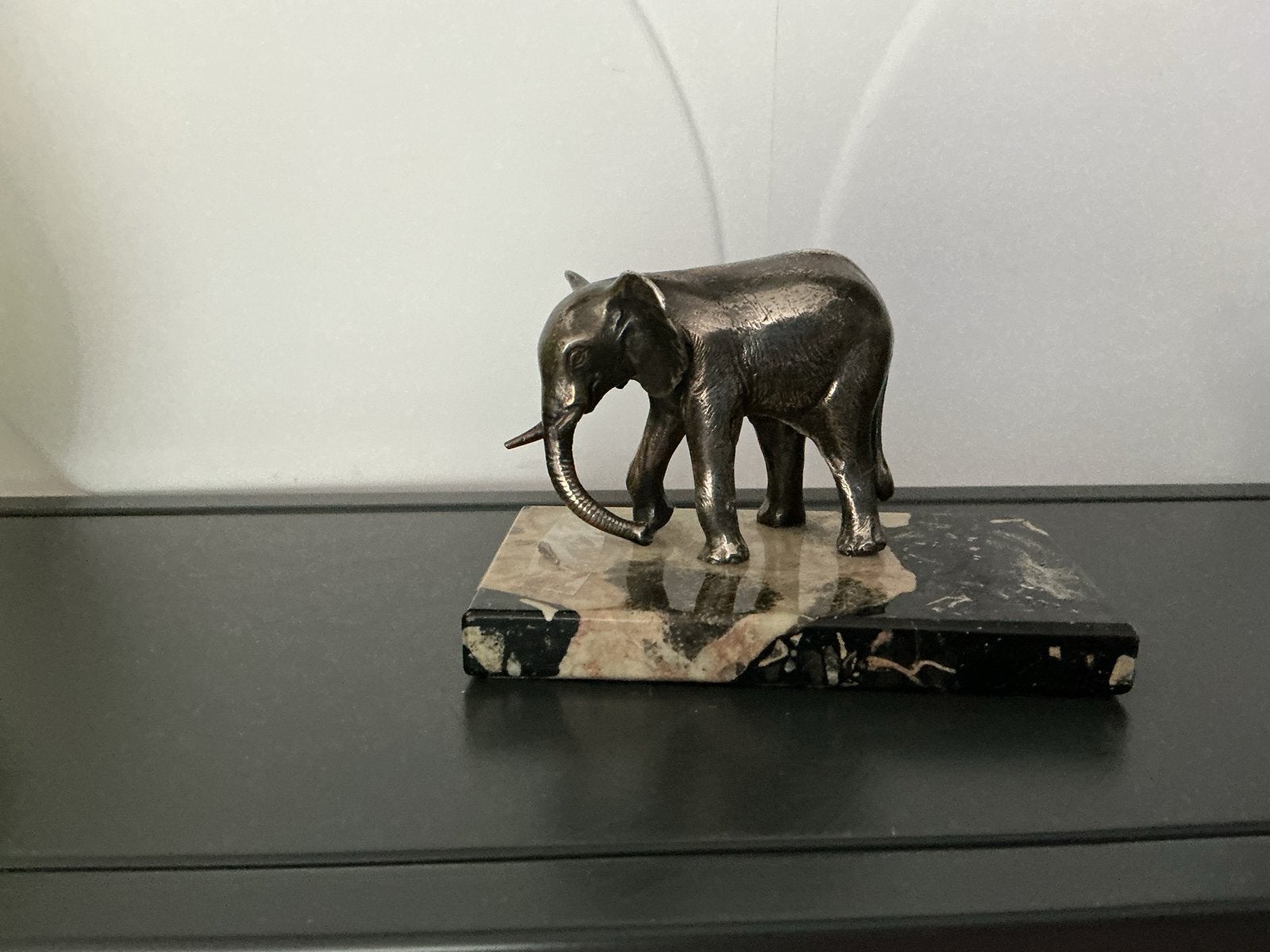 Verzilverde olifant op marmeren sokkel - WWF, Antiek en Kunst, Ophalen of Verzenden