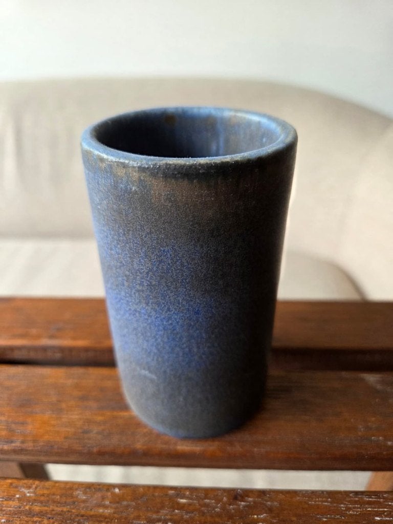 Vintage keramieken vaasje in blauwe en bruine tinten, Antiek en Kunst, Ophalen of Verzenden