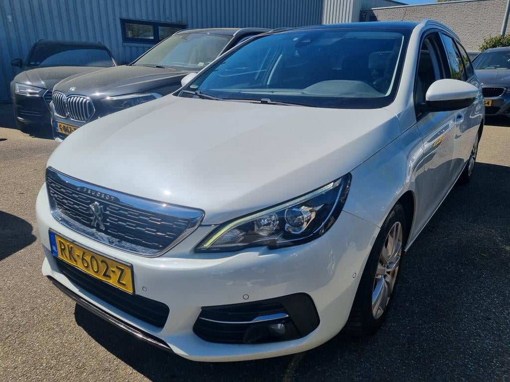 Peugeot 308 SW 1.2 PureTech Panodak Navi Leder, Voorwielaandrijving, Gebruikt, 1199 cc, 1165 kg