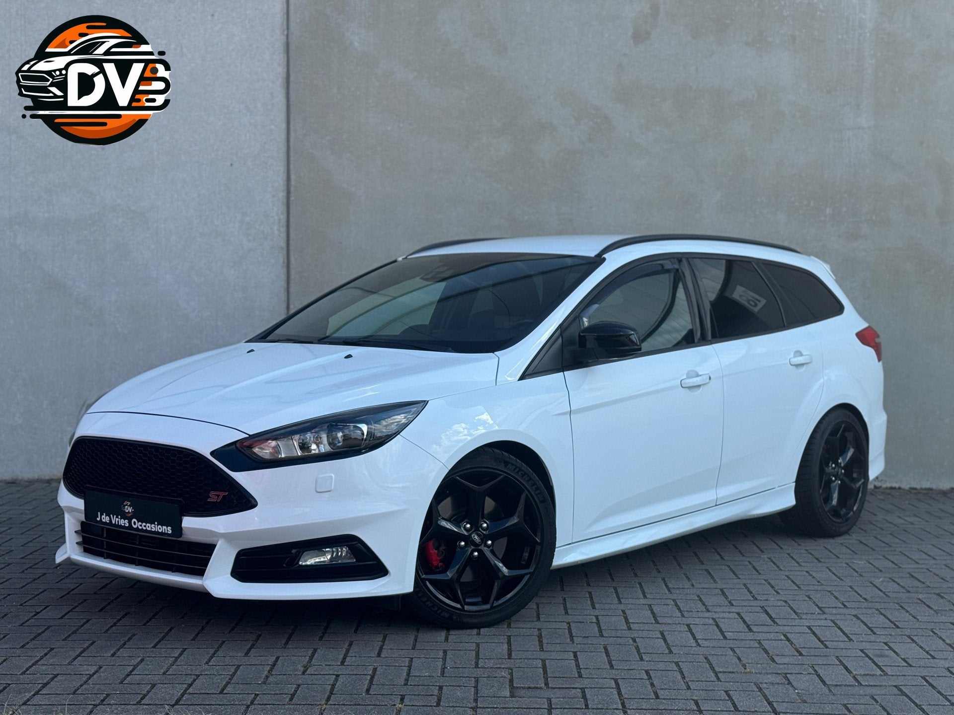 Ford Focus Wagon 2.0 ST-3 NAV STL VERW LED LMV BOMMETJE, 15 km/l, Euro 6, 4 cilinders, Wit