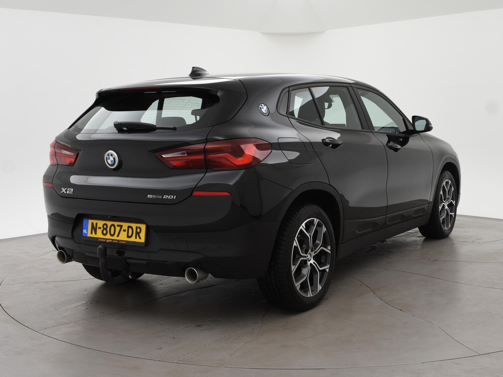 BMW X2 sDrive20i 178 PK AUT. HIGH EXECUTIVE EDITION + TREKHA, Auto's, 1998 cc, X2, 4 cilinders, Zwart