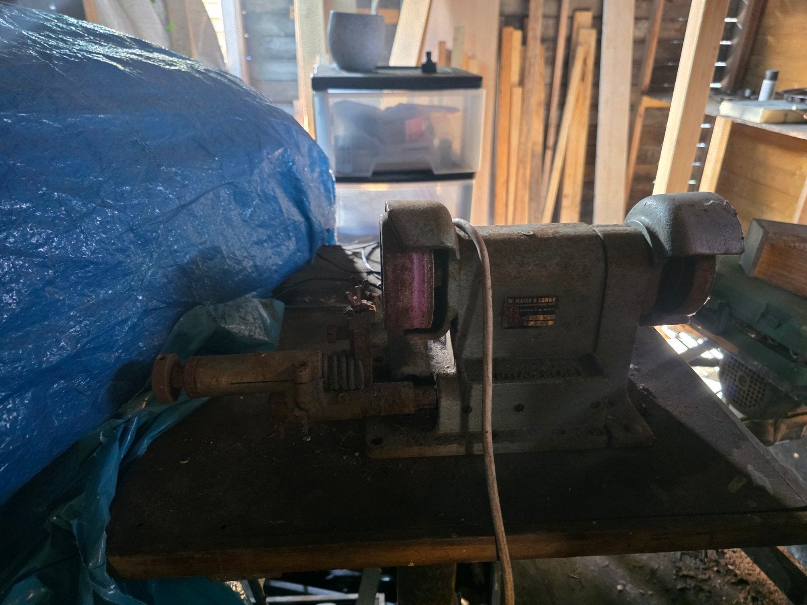 Slijpmachine op poot/tafel - Werkt perfect!, Ophalen, Gebruikt, Werkbankslijpmachine