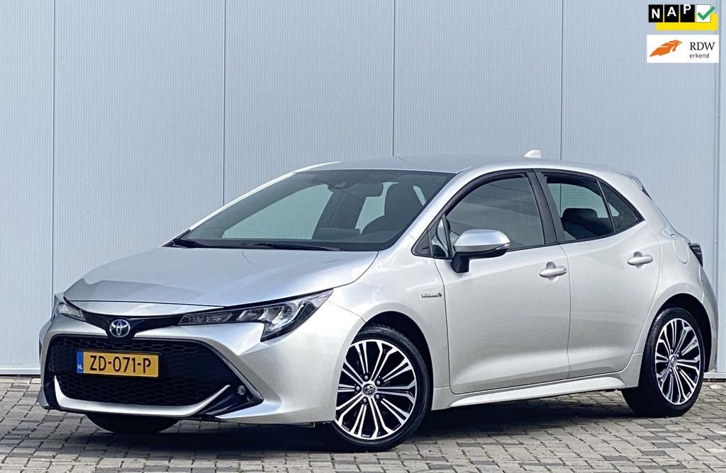 Toyota Corolla 1.8 Hybrid First Edition NVIA CAMERA DEALER O, Gebruikt, 4 cilinders, Corolla, Bedrijf