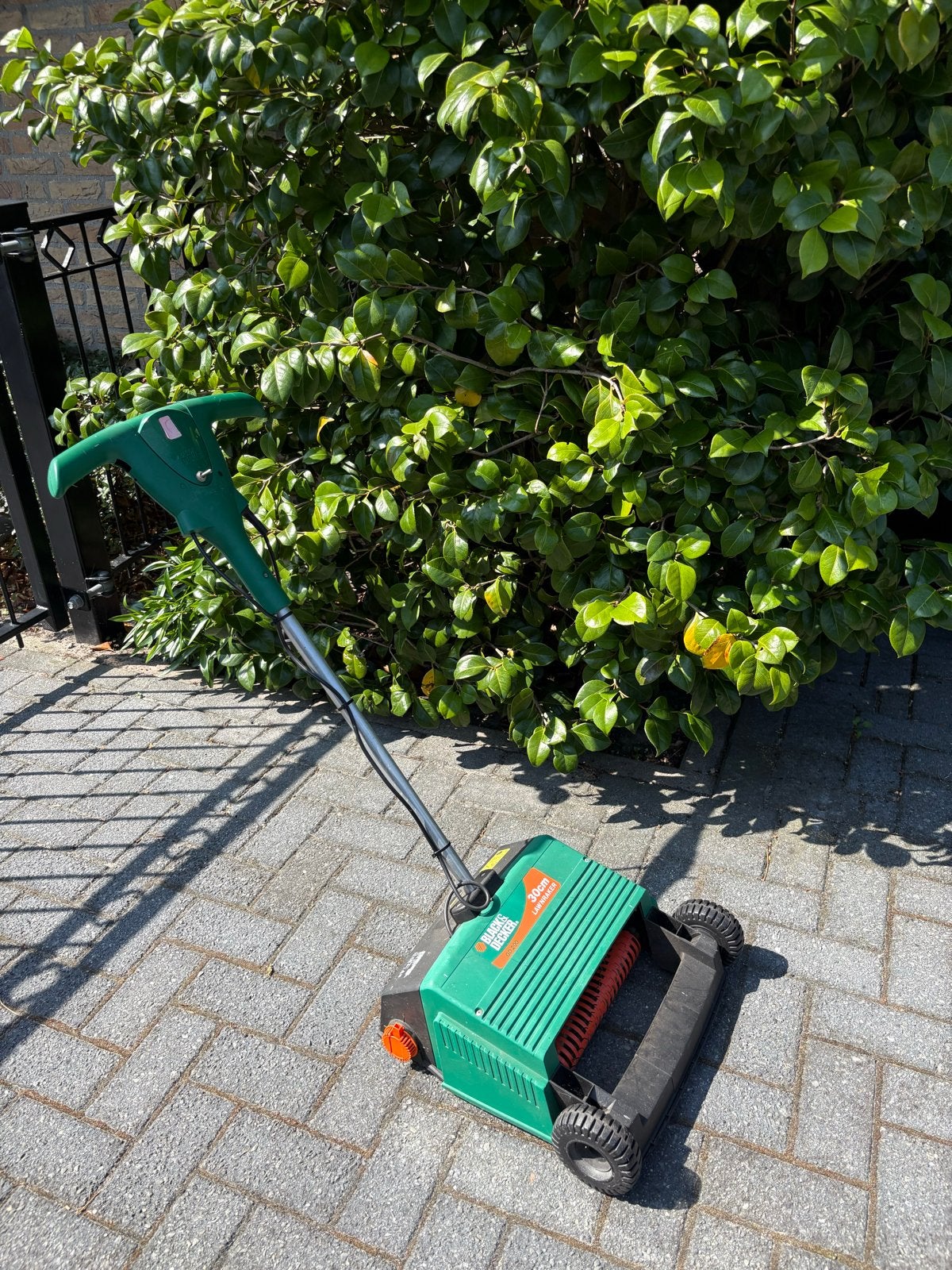 Black & Decker verticuurmachine, Tuin en Terras, Ophalen, Gebruikt, 30 t/m 39 cm, Elektrische grasmaaier