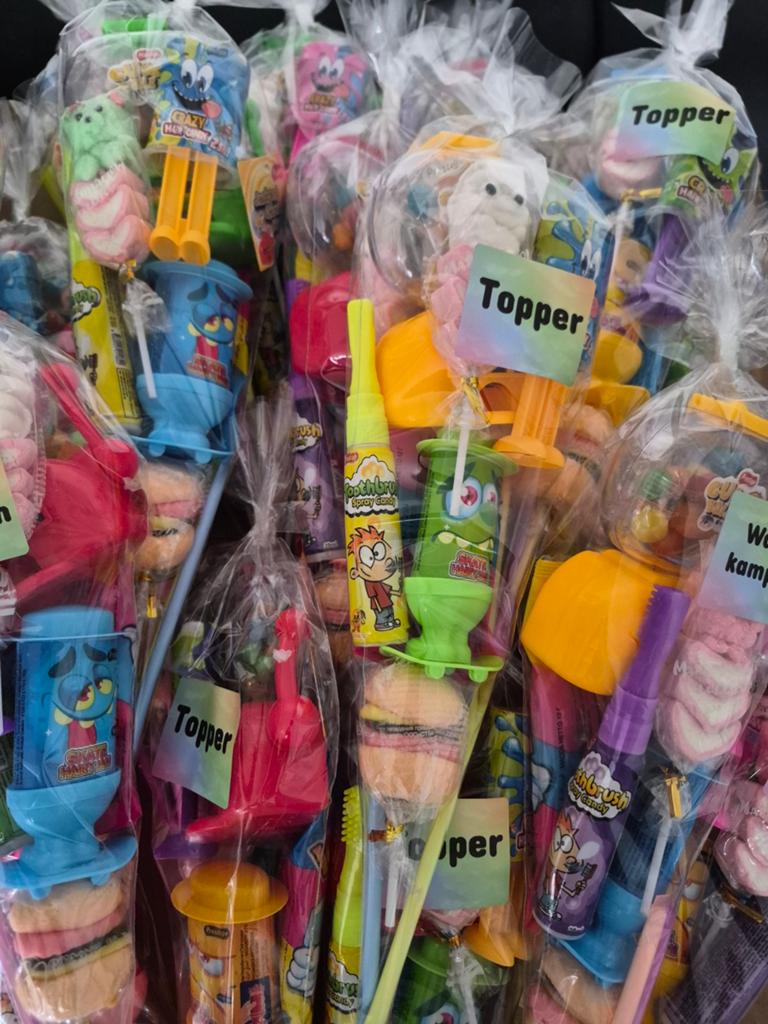 Avondvierdaagse puntzak met snoep en lanyard, Hobby en Vrije tijd, Feestartikelen, Ophalen of Verzenden, Nieuw, Overige typen