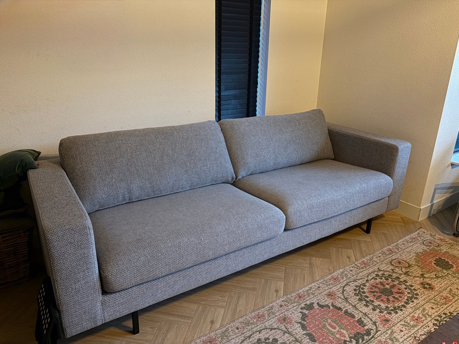 Comfortabele grijze bank van merk Montel, Ophalen, Tweepersoons, 75 tot 100 cm, Zo goed als nieuw