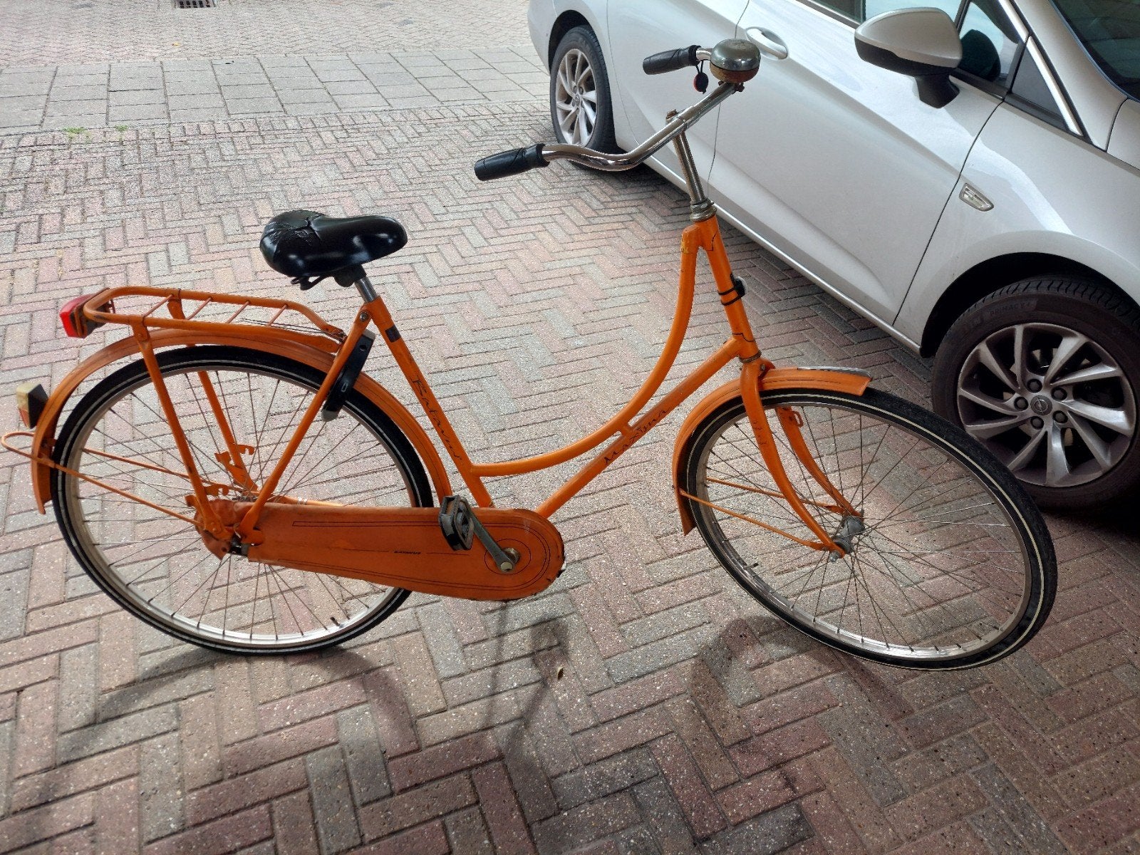 Oranje damesfiets met lekke band, Overige merken, Terugtraprem, Ophalen of Verzenden, 53 tot 56 cm