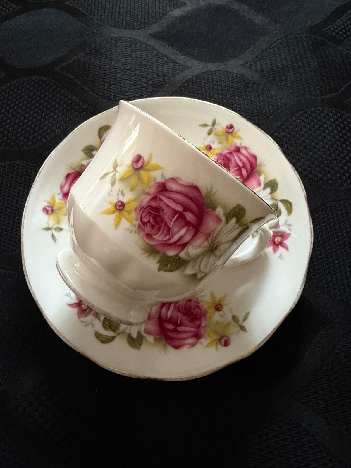 Vintage Queen Anne Bone China kop en schotel, rozenpatroon, Antiek en Kunst, Ophalen of Verzenden