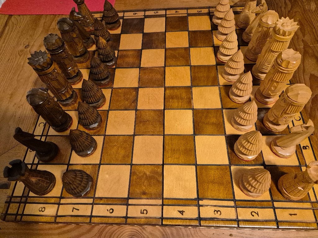 schaakspel handgemaakt in doos/bord, Een of twee spelers, Ophalen, Zo goed als nieuw