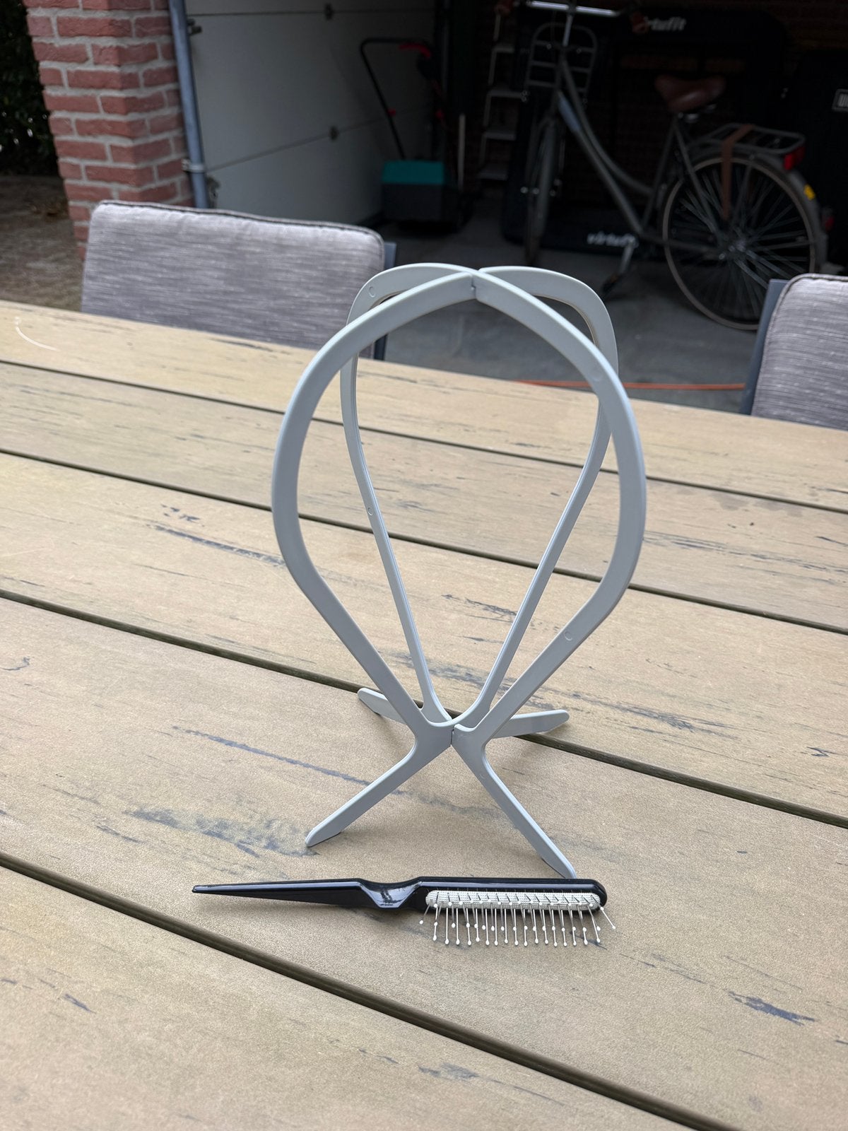 Pruiken haarwerk standaard met kam borstel, Ophalen of Verzenden, Zo goed als nieuw, Kam of Borstel
