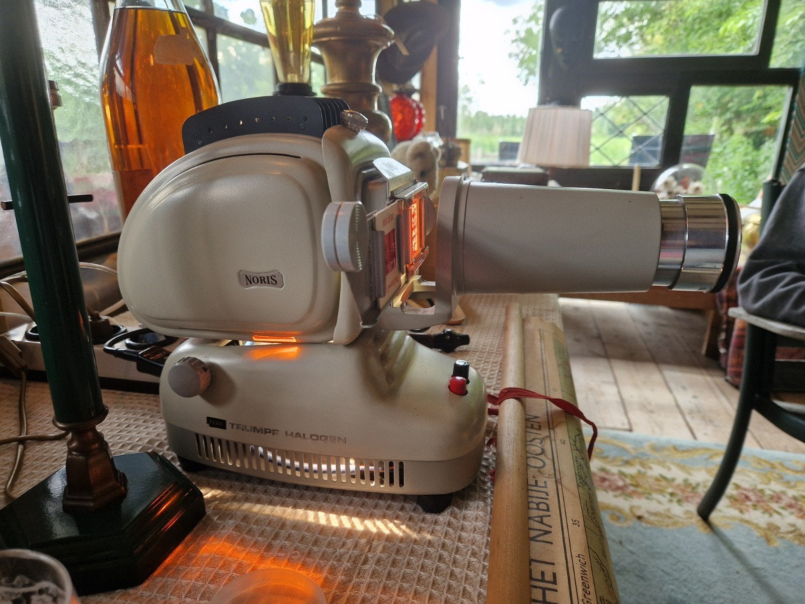 Vintage Noris Norimat Halogeen Diaprojector met Koffer, Ophalen of Verzenden, Gebruikt, Met scherm