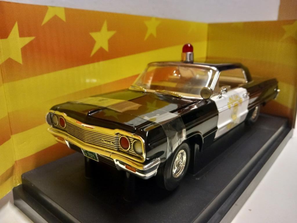 Chevrolet Impala District Police car ERTL metal 1:18 KRD, Ophalen of Verzenden, Zo goed als nieuw, Auto, ERTL