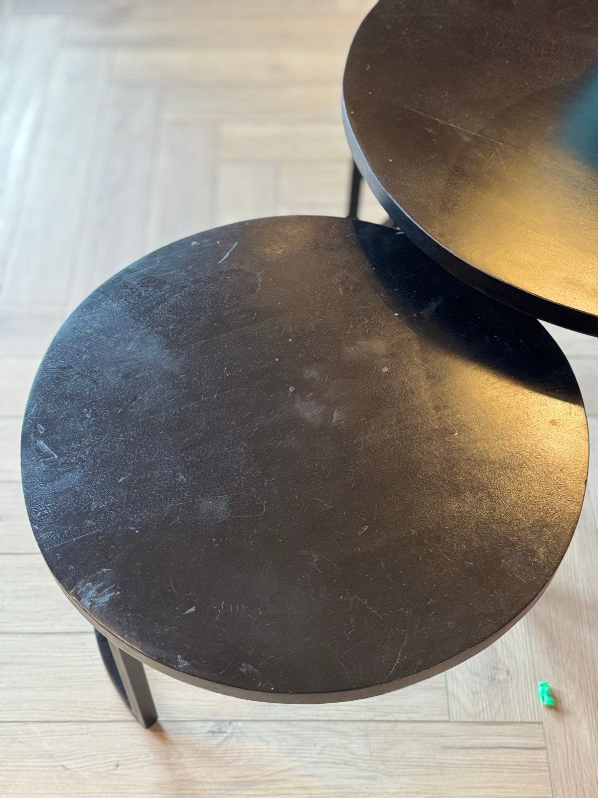 Set van 3 zwarte bijzettafels van mangohout en staal, Rond, Zo goed als nieuw, 75 cm of meer, Hout