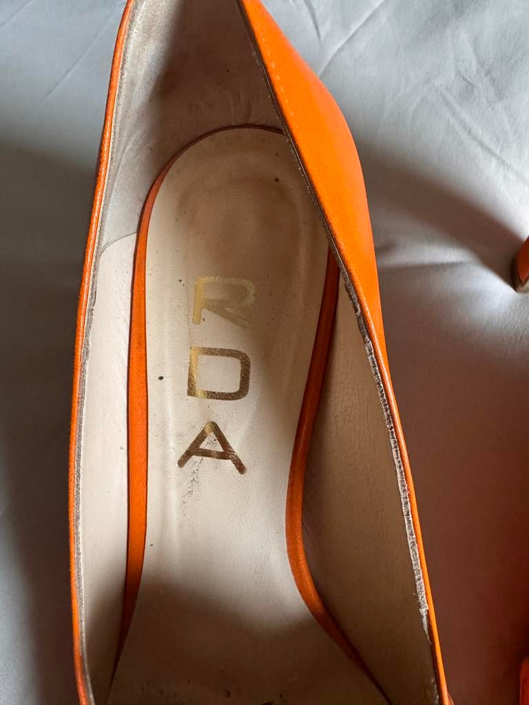 Oranje pumps van Roberto d’Angelo, maat 39, Ophalen of Verzenden, Gedragen, Oranje, Schoenen met lage hakken