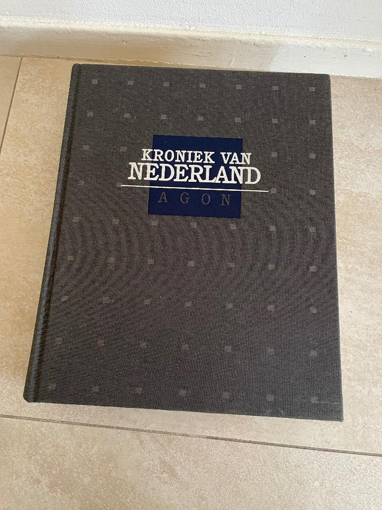 Kroniek van Nederland, Diverse auteurs, Ophalen, 20e eeuw of later, Gelezen