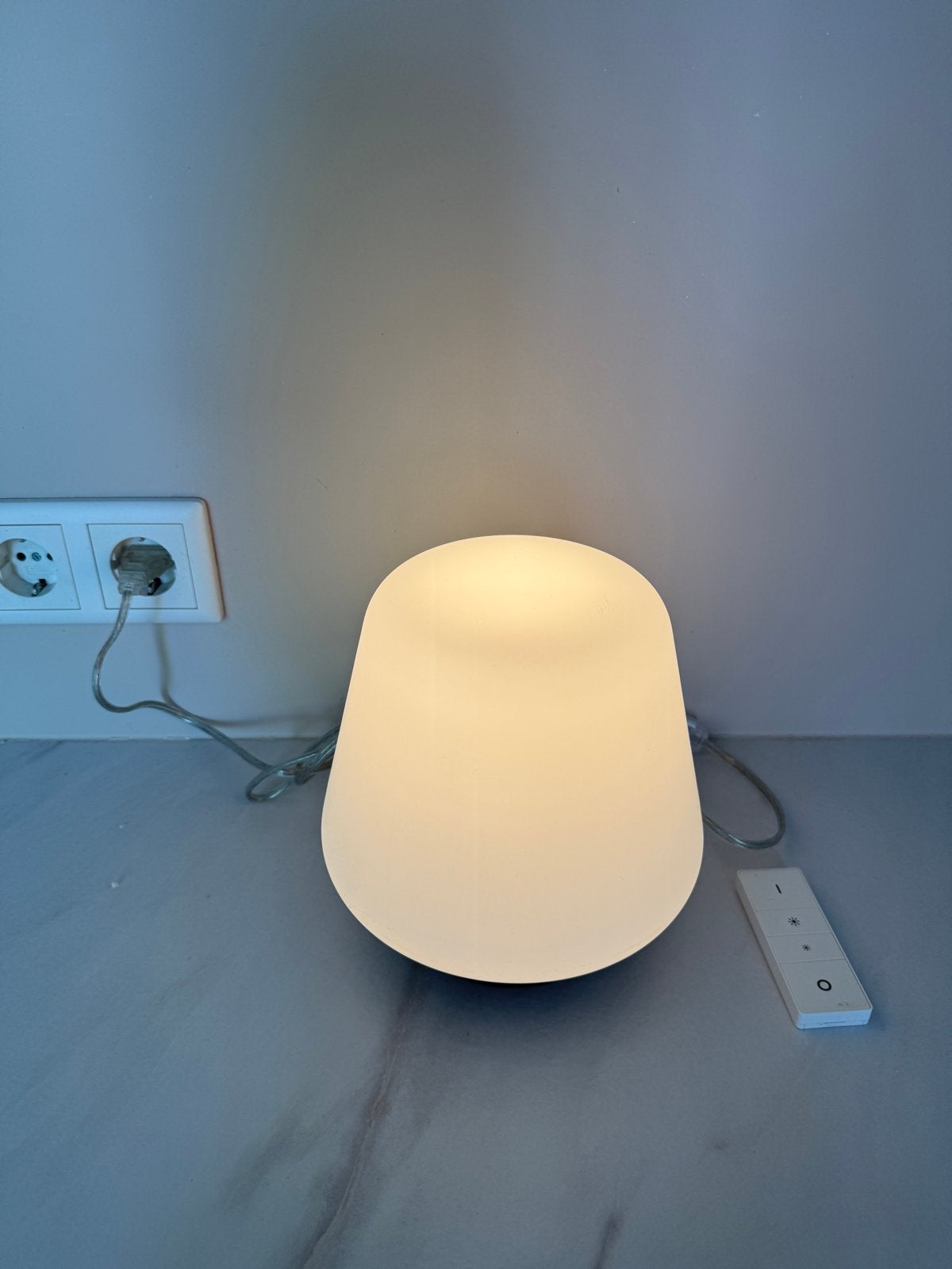 Philips Tafellamp 40801/30/P7 met E27 LED en afstandsbedieni, Dimbaar, Kunststof, Wit, Philips
