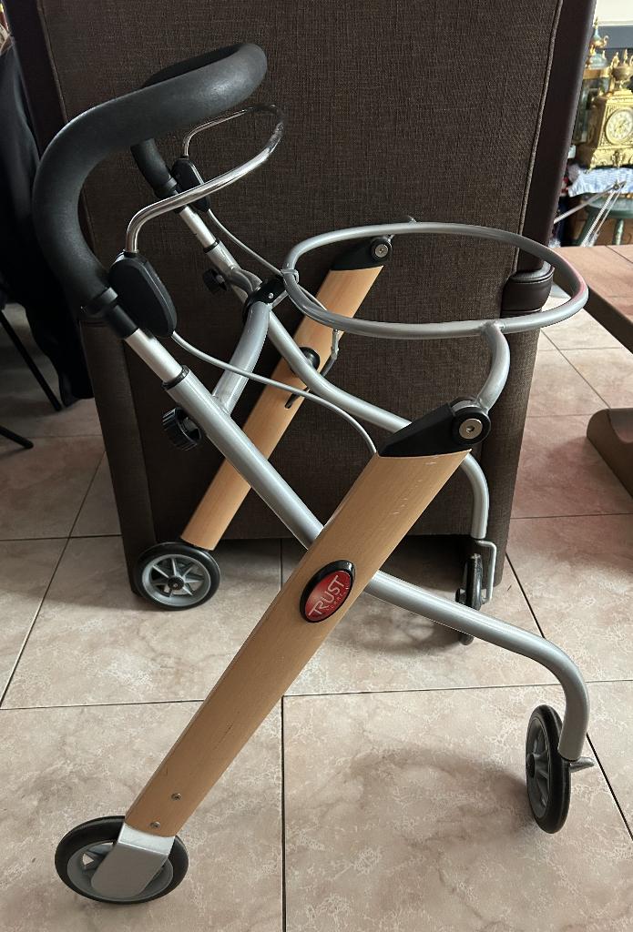 rollator voor binnen van trust lichtgewicht inklapbaar, Ophalen, Opvouwbaar, Zo goed als nieuw