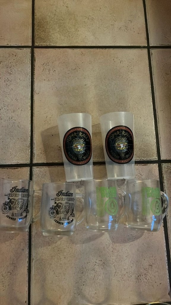 Veel pullen bierpullen enz HARLEY DAVIDSON treffens/rally's, Verzamelen, Biermerken, Zo goed als nieuw, Glas of Glazen, Overige merken