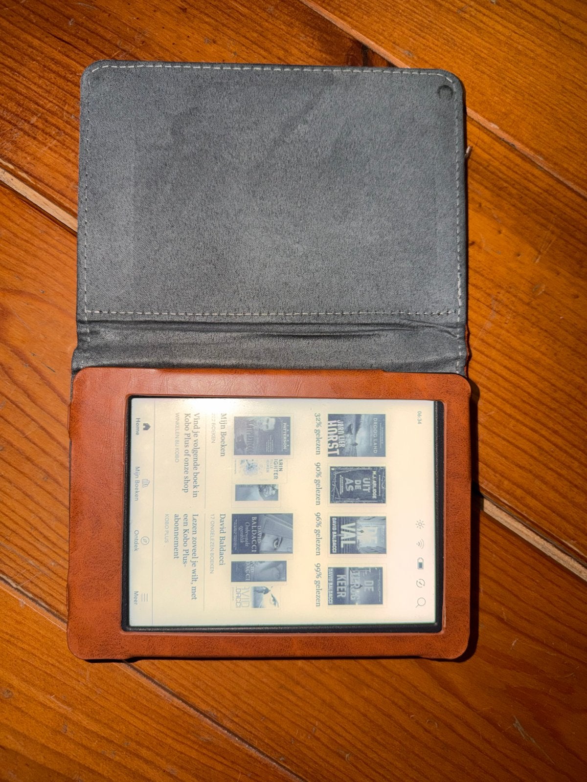 Kobo Nia e-reader met 200+ e-boeken en oplaadkabel, Computers en Software, 8 GB, Ophalen of Verzenden, Zo goed als nieuw, Touchscreen