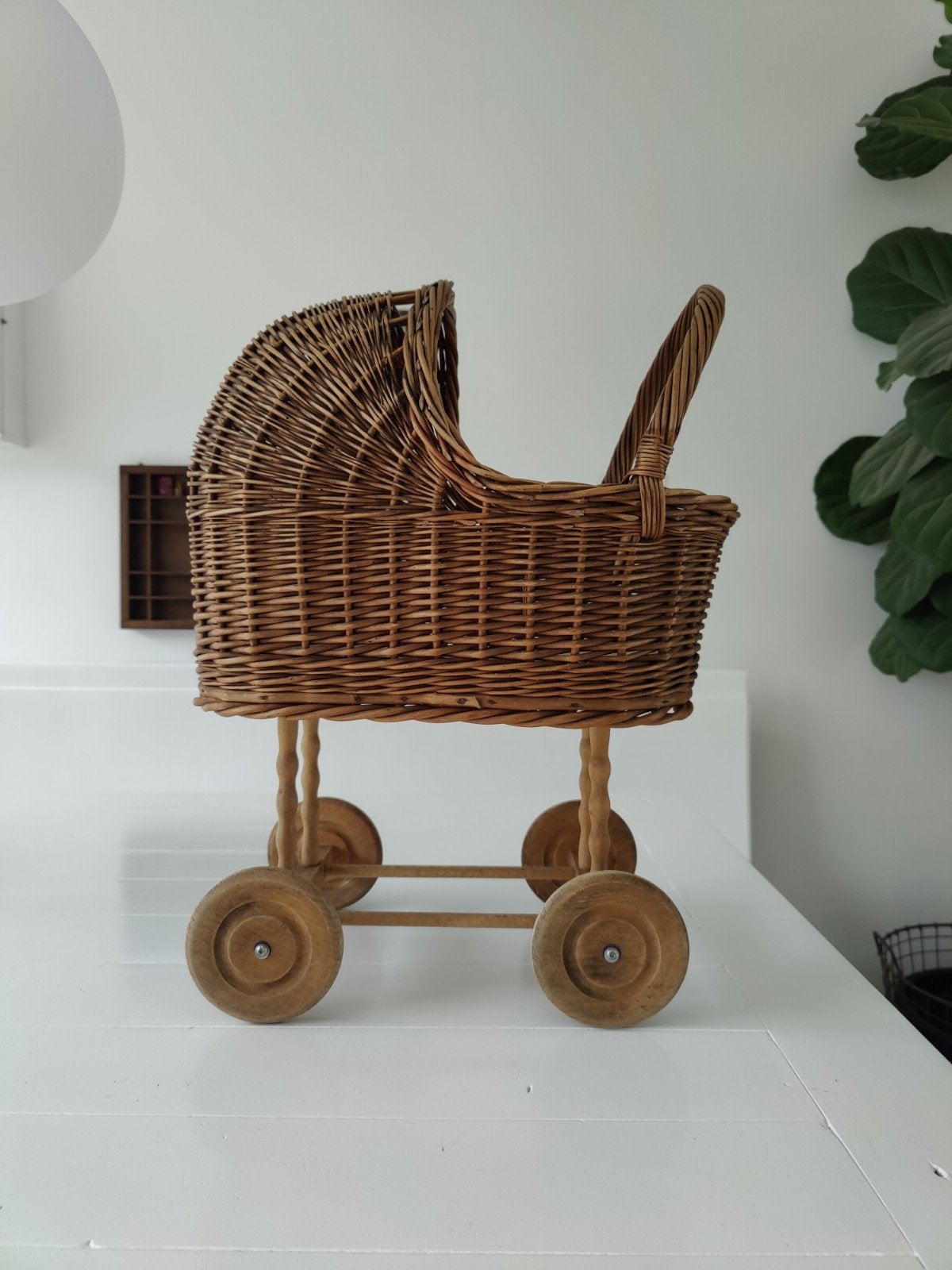 rotan poppenwagen / rieten poppenwagen, Ophalen, Gebruikt, Babypop